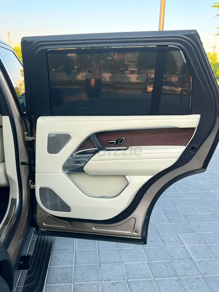 Land Rover Range Rover 4.4 AT AWD (530 حصان) - 11