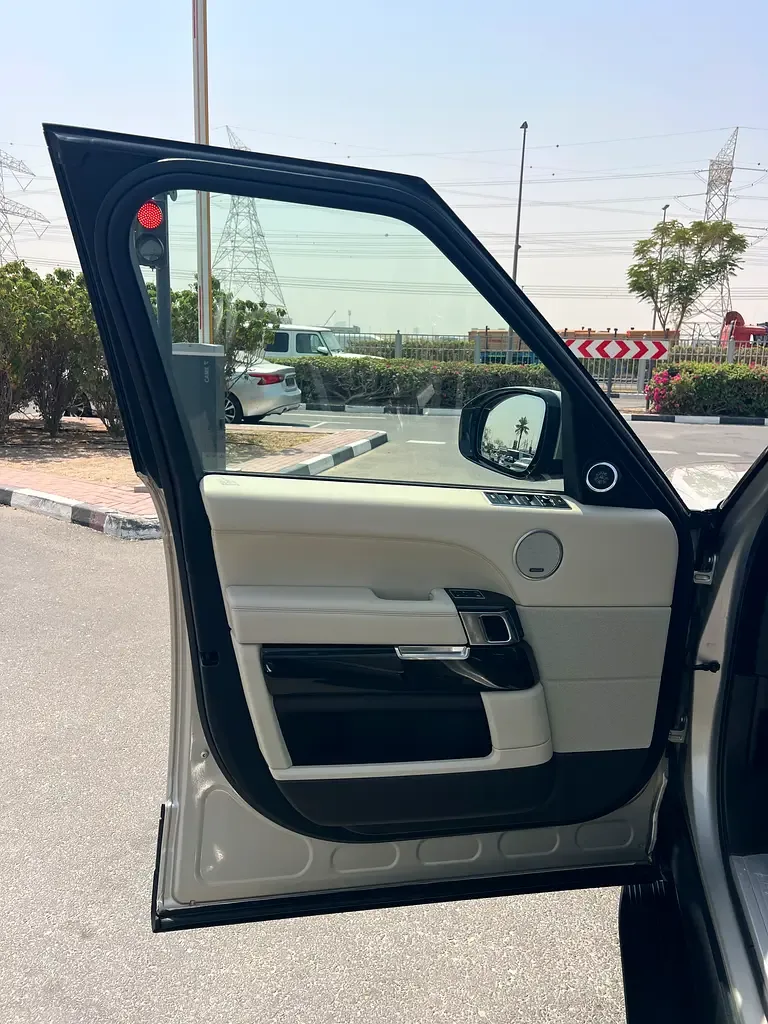 Land Rover Range Rover 5.0 V8 Supercharged AT AWD (550 حصان) - 10