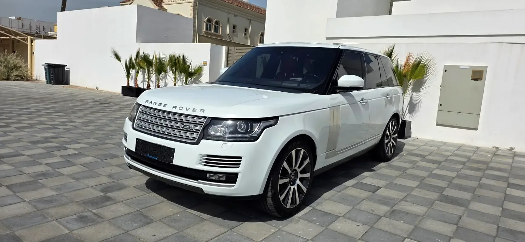 Land Rover Range Rover 5.0 V8 Supercharged AT AWD (550 حصان) - 2