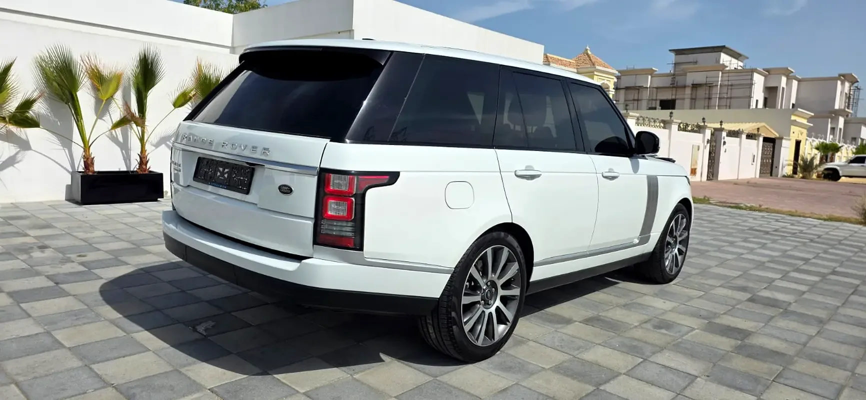 Land Rover Range Rover 5.0 V8 Supercharged AT AWD (550 حصان) - 8