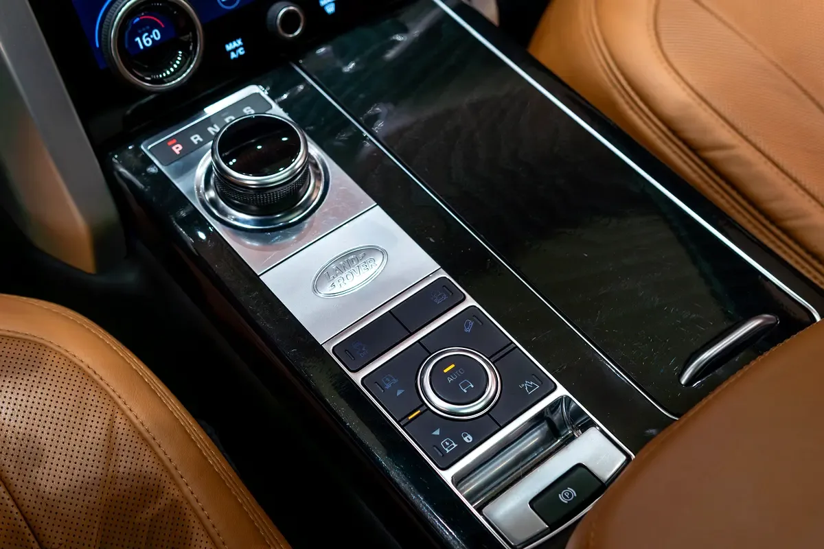 Land Rover Range Rover 5.0 V8 Supercharged AT AWD (565 حصان) - 17