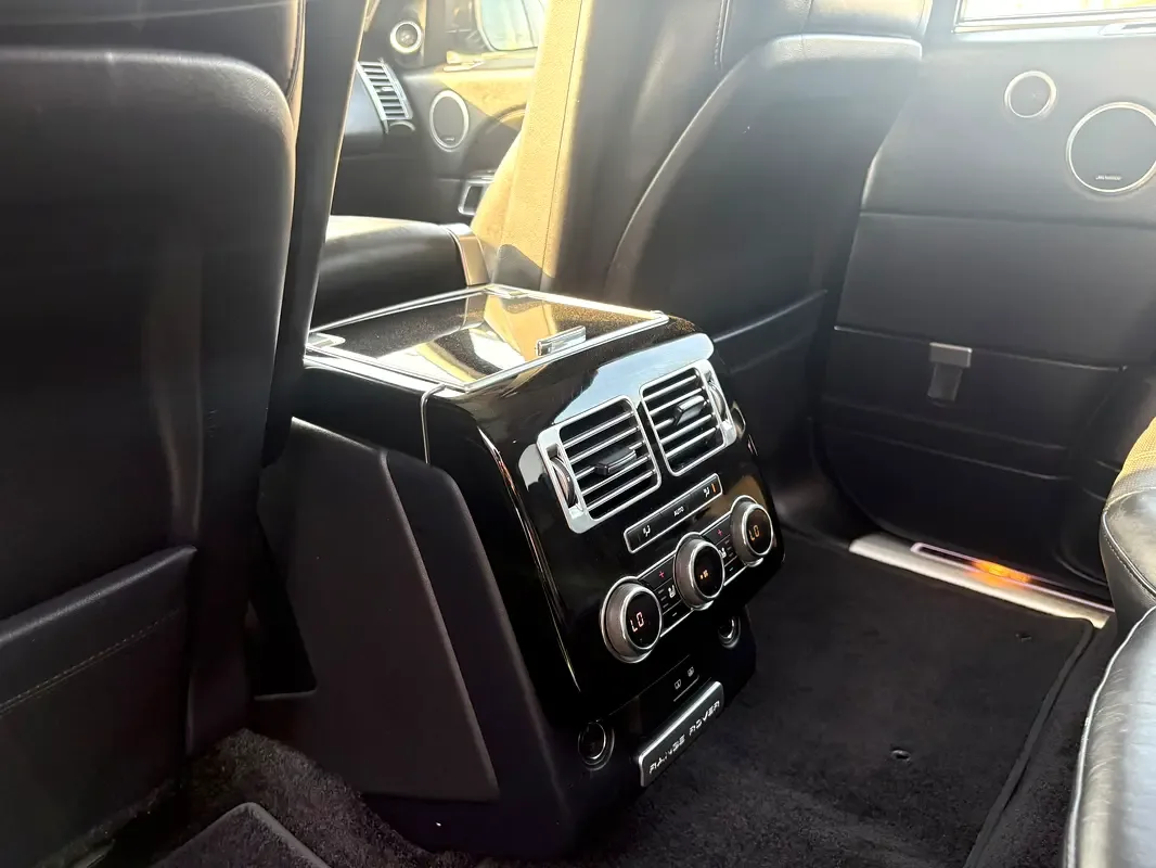 Land Rover Range Rover 5.0 V8 Supercharged AT AWD LWB (550 حصان) - 9