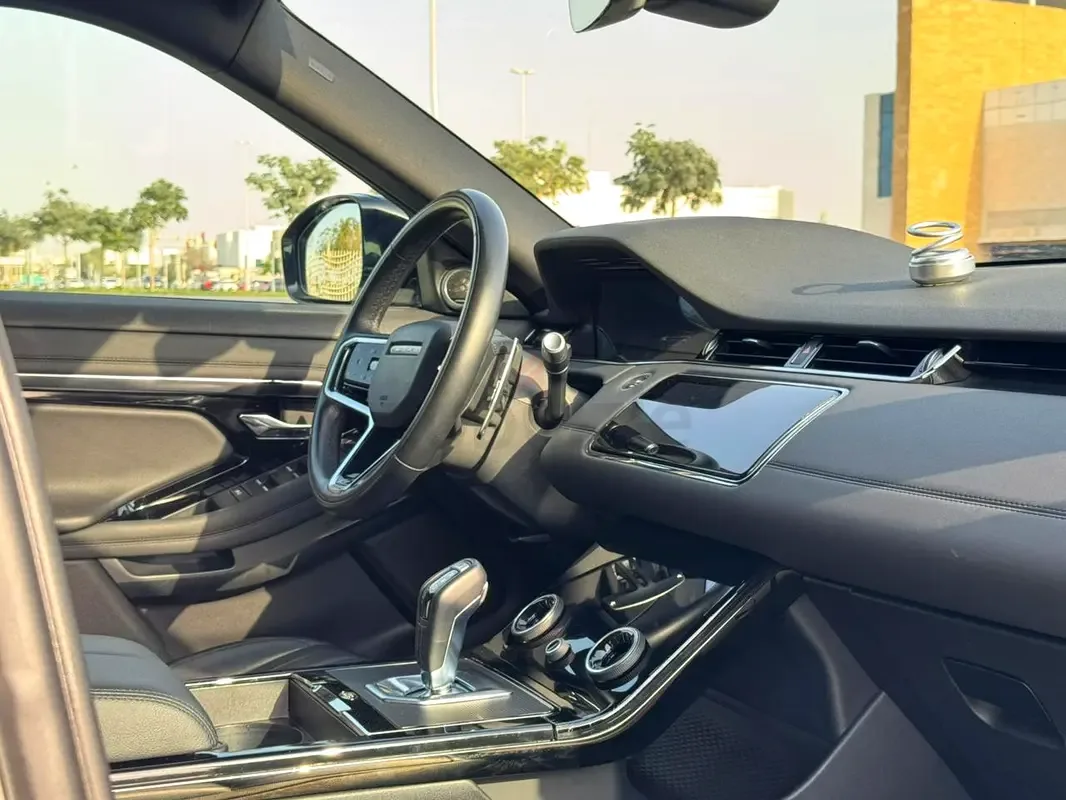 Land Rover Range Rover Evoque P200 AT AWD (200 hp) - 11