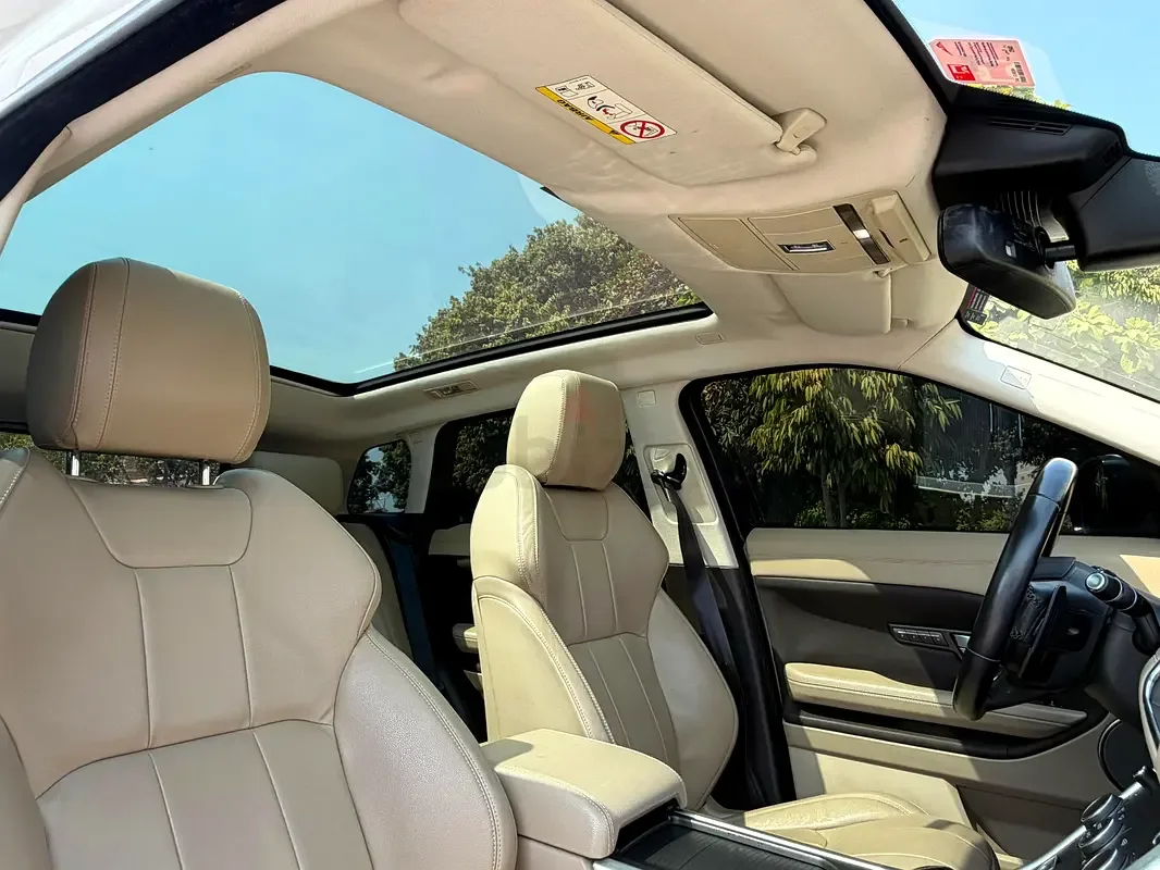 Land Rover Range Rover Evoque P250 AT AWD (249 hp) - 9