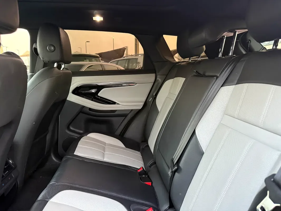 Land Rover Range Rover Evoque P250 AT AWD (249 حصان) - 11