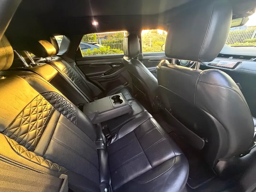 Land Rover Range Rover Evoque P250 AT AWD (249 حصان) - 16