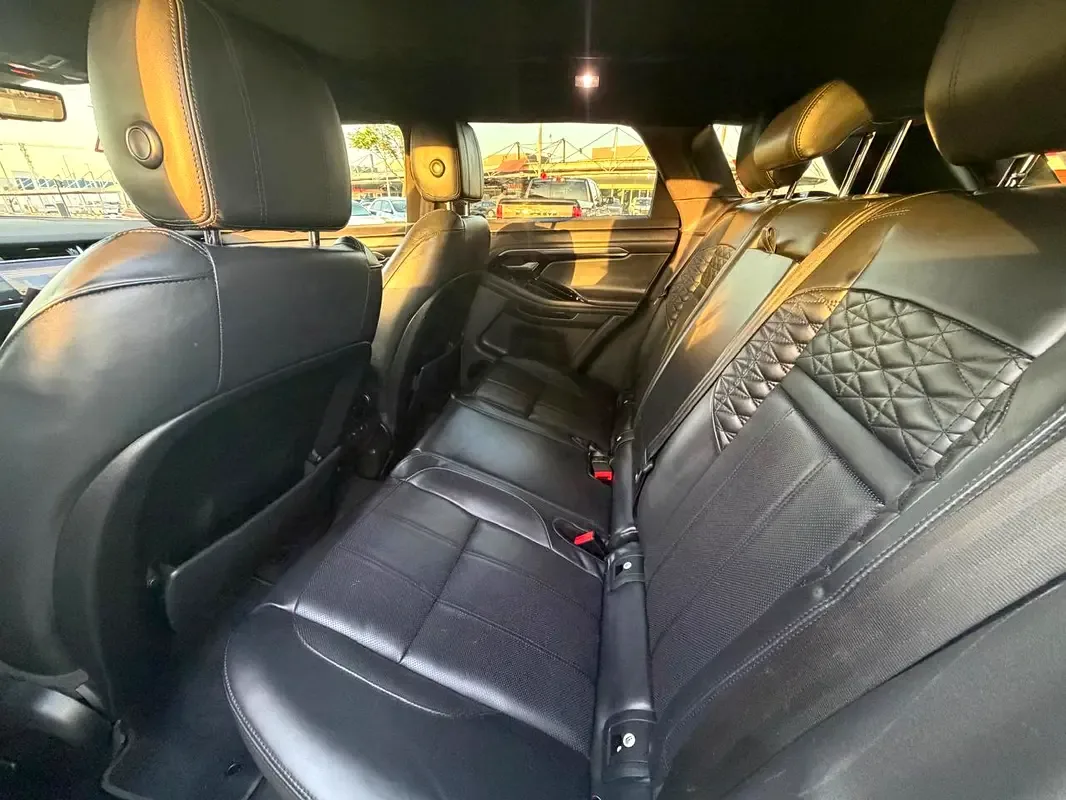 Land Rover Range Rover Evoque P250 AT AWD (249 حصان) - 19