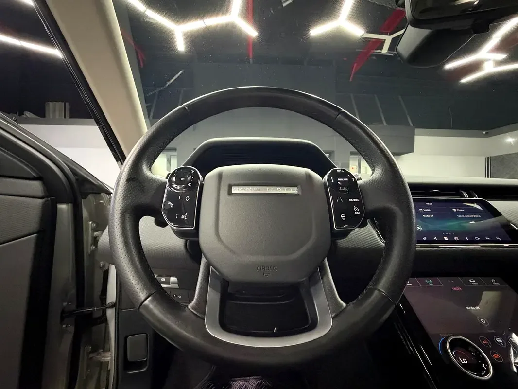 Land Rover Range Rover Evoque P250 AT AWD (249 hp) - 11