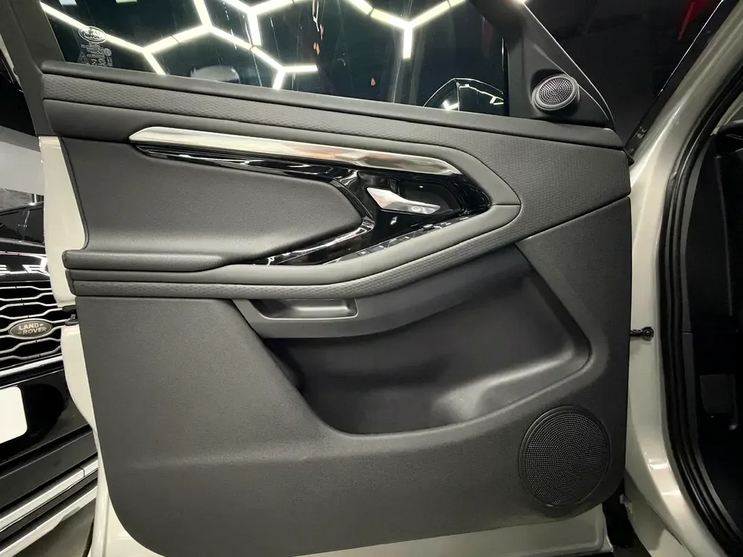 Land Rover Range Rover Evoque P250 AT AWD (249 hp) - 15