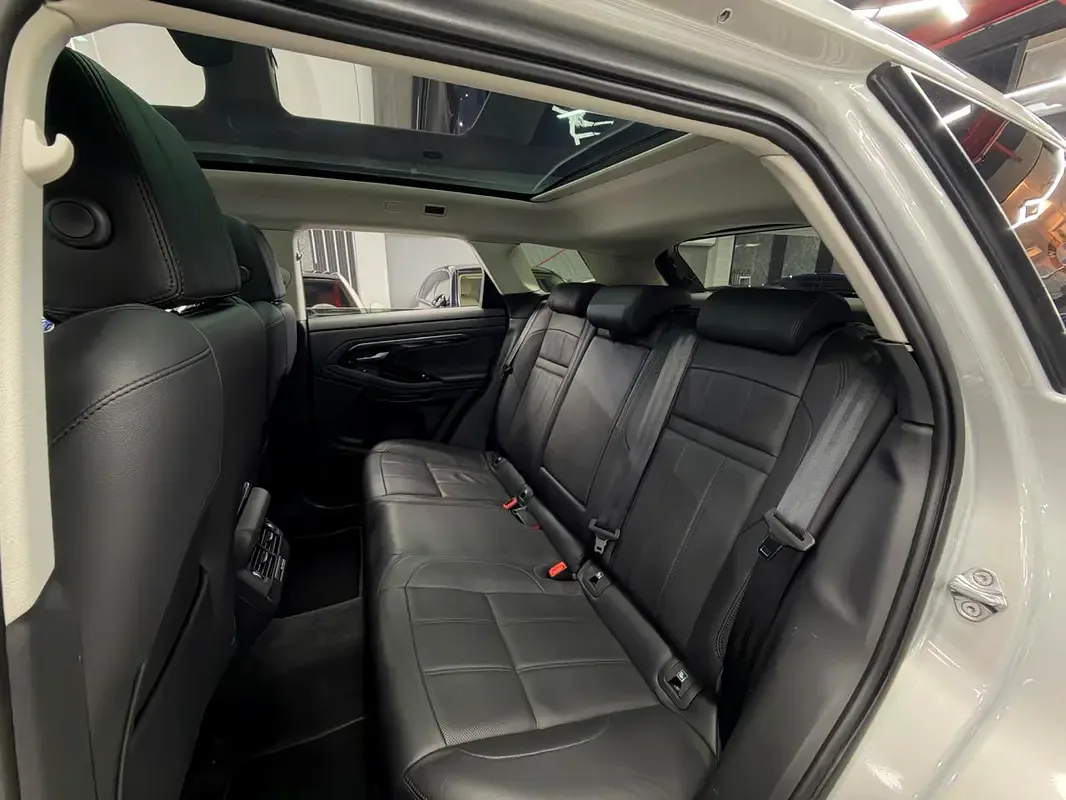 Land Rover Range Rover Evoque P250 AT AWD (249 hp) - 17