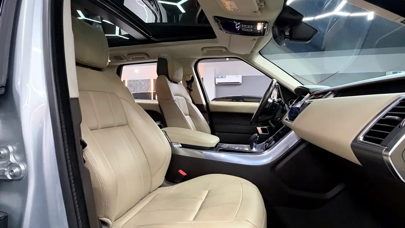 Land Rover Range Rover Sport 3.0 AT AWD (360 حصان) - 12