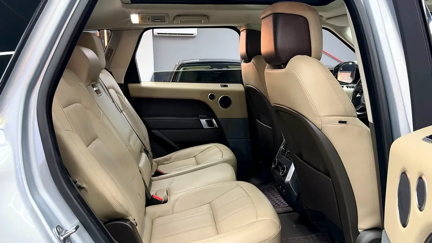 Land Rover Range Rover Sport 3.0 AT AWD (360 حصان) - 11