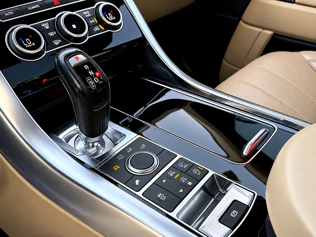 Land Rover Range Rover Sport 3.0 SDV6 Hybrid AT AWD (340 حصان) - 9