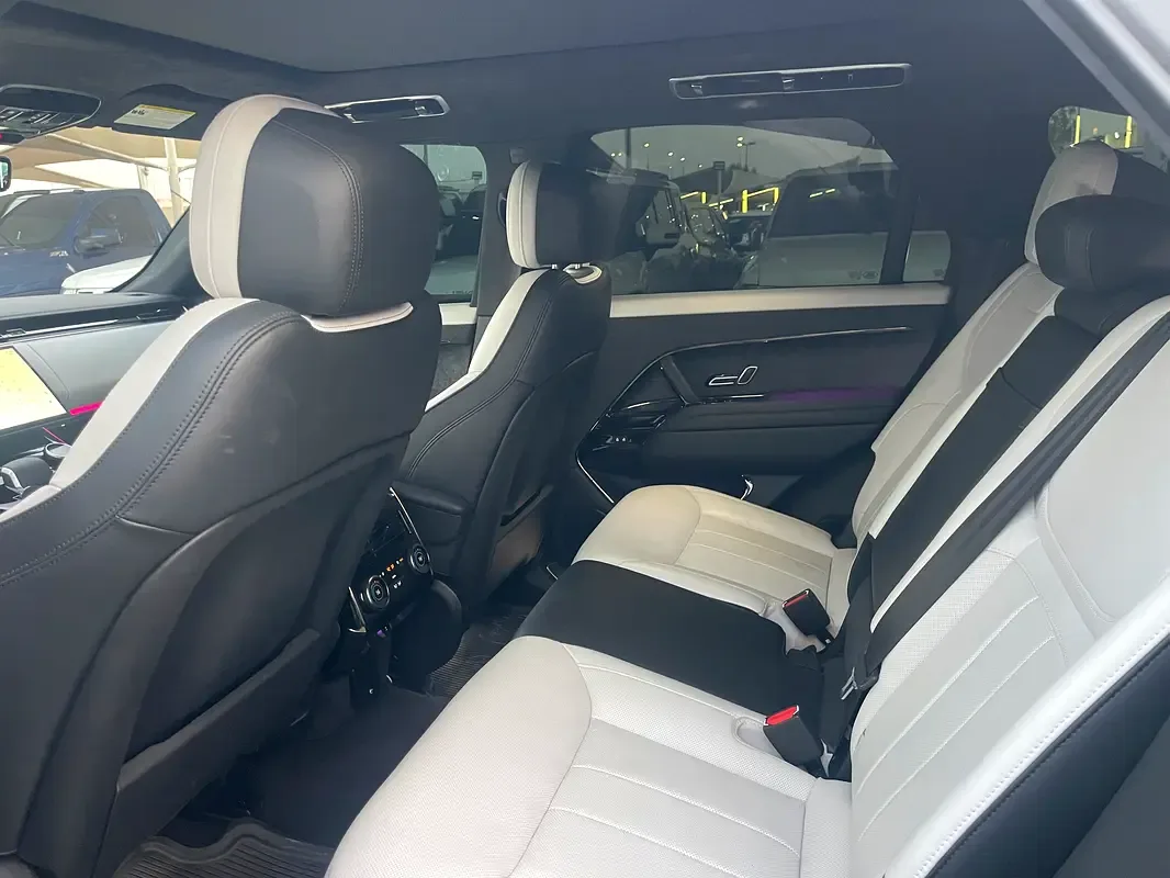 Land Rover Range Rover Sport 4.4 AT 4WD (530 حصان) - 9