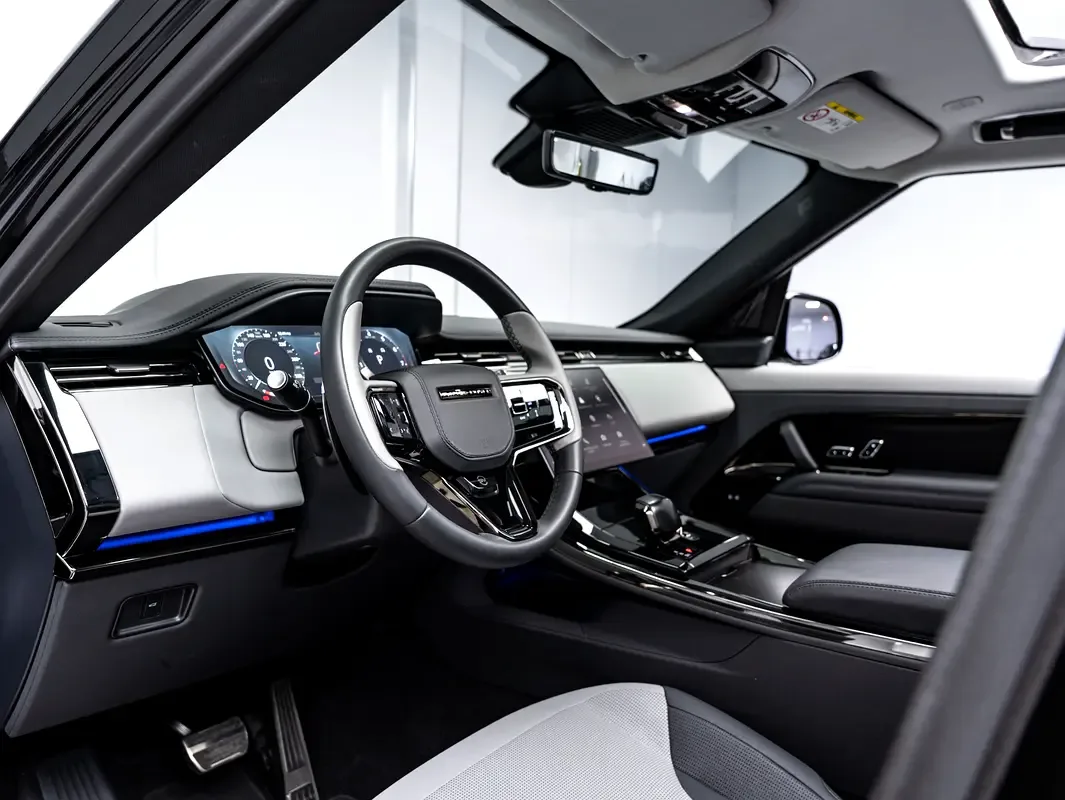 Land Rover Range Rover Sport 4.4 AT 4WD (635 hp) - 11