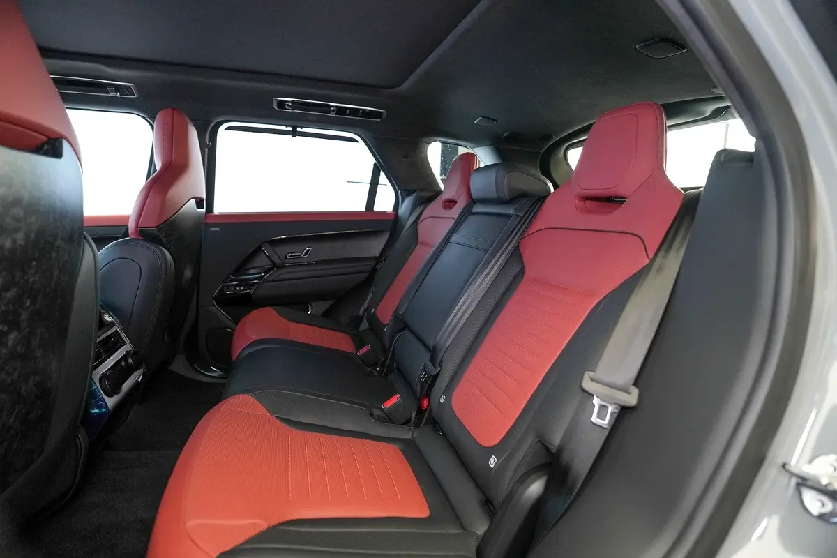 Land Rover Range Rover Sport 4.4 AT 4WD (635 hp) - 13