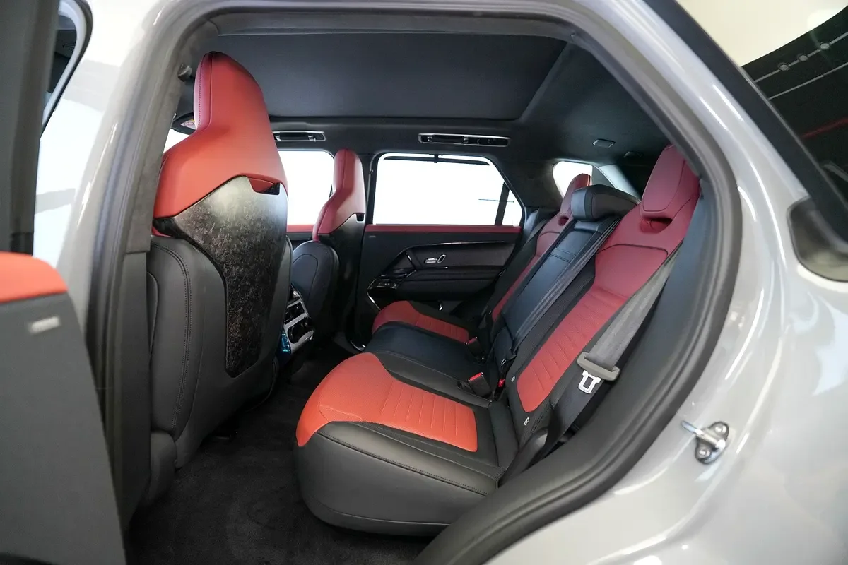 Land Rover Range Rover Sport 4.4 AT 4WD (635 hp) - 11