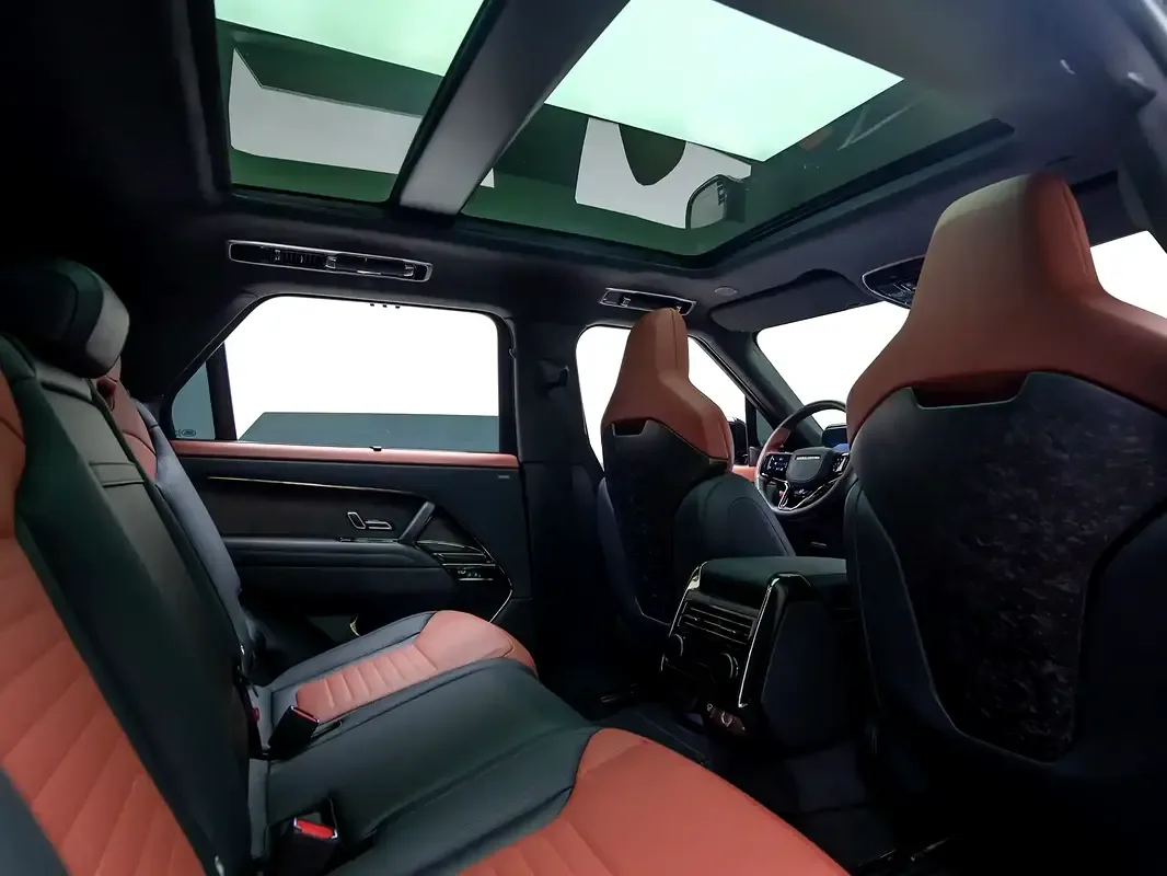 Land Rover Range Rover Sport 4.4 AT 4WD (635 حصان) - 17