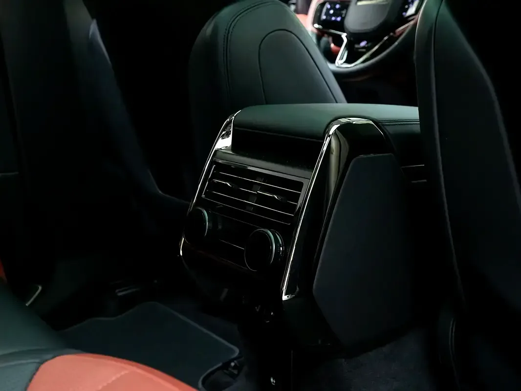 Land Rover Range Rover Sport 4.4 AT 4WD (635 hp) - 17