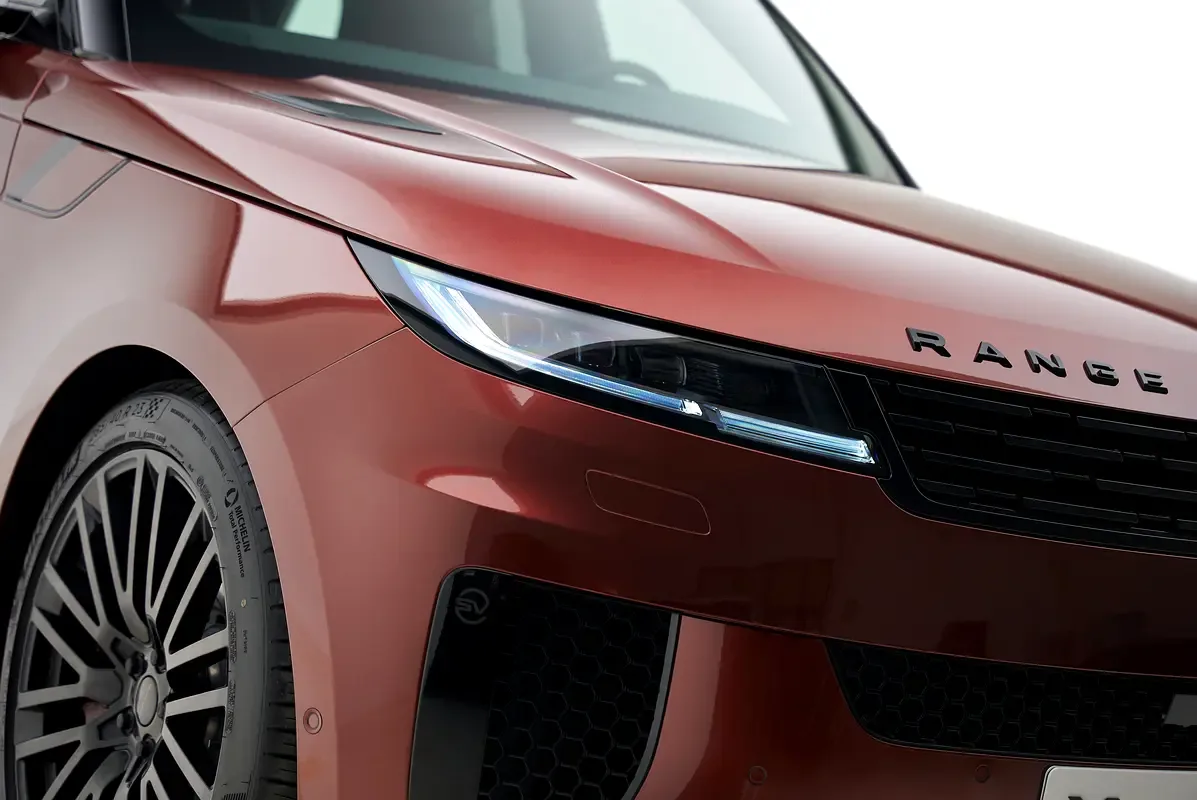 Land Rover Range Rover Sport 4.4 AT 4WD (635 حصان) - 9
