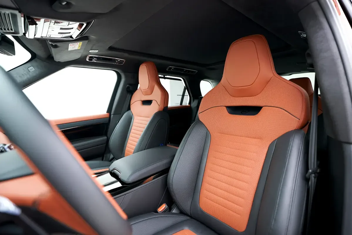 Land Rover Range Rover Sport 4.4 AT 4WD (635 حصان) - 13