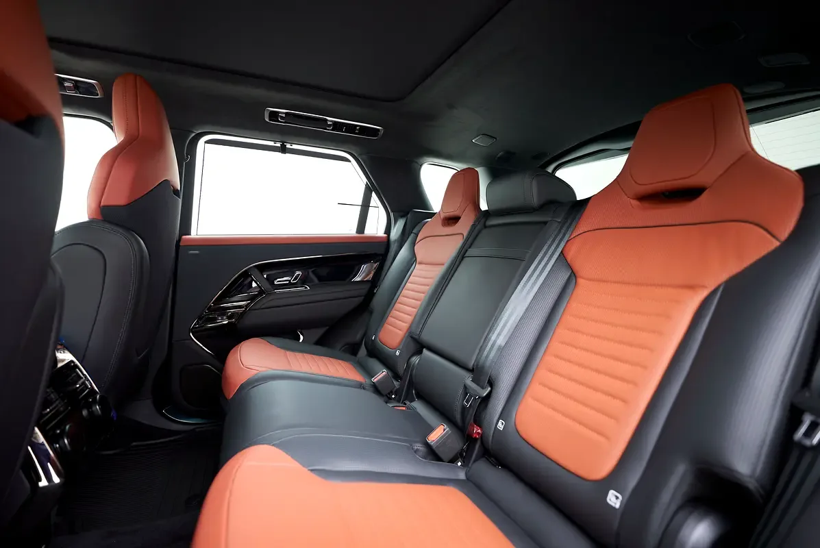 Land Rover Range Rover Sport 4.4 AT 4WD (635 حصان) - 19