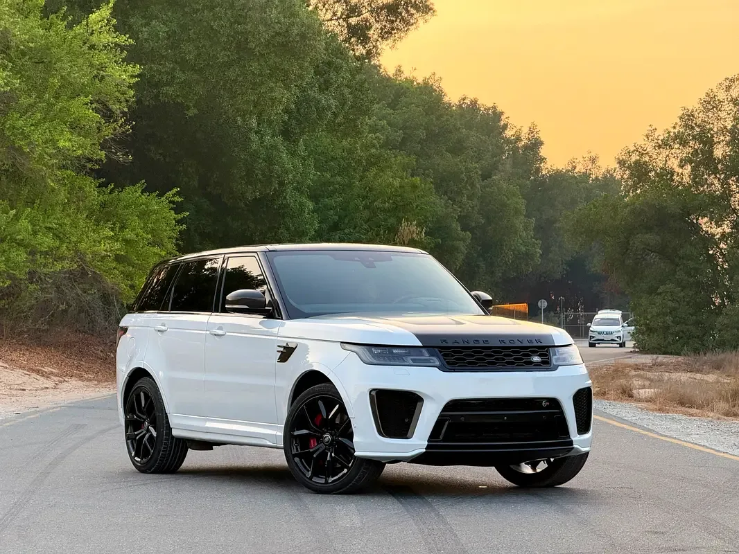 Land Rover Range Rover Sport 5.0 SVR V8 Supercharged AT AWD (575 hp)