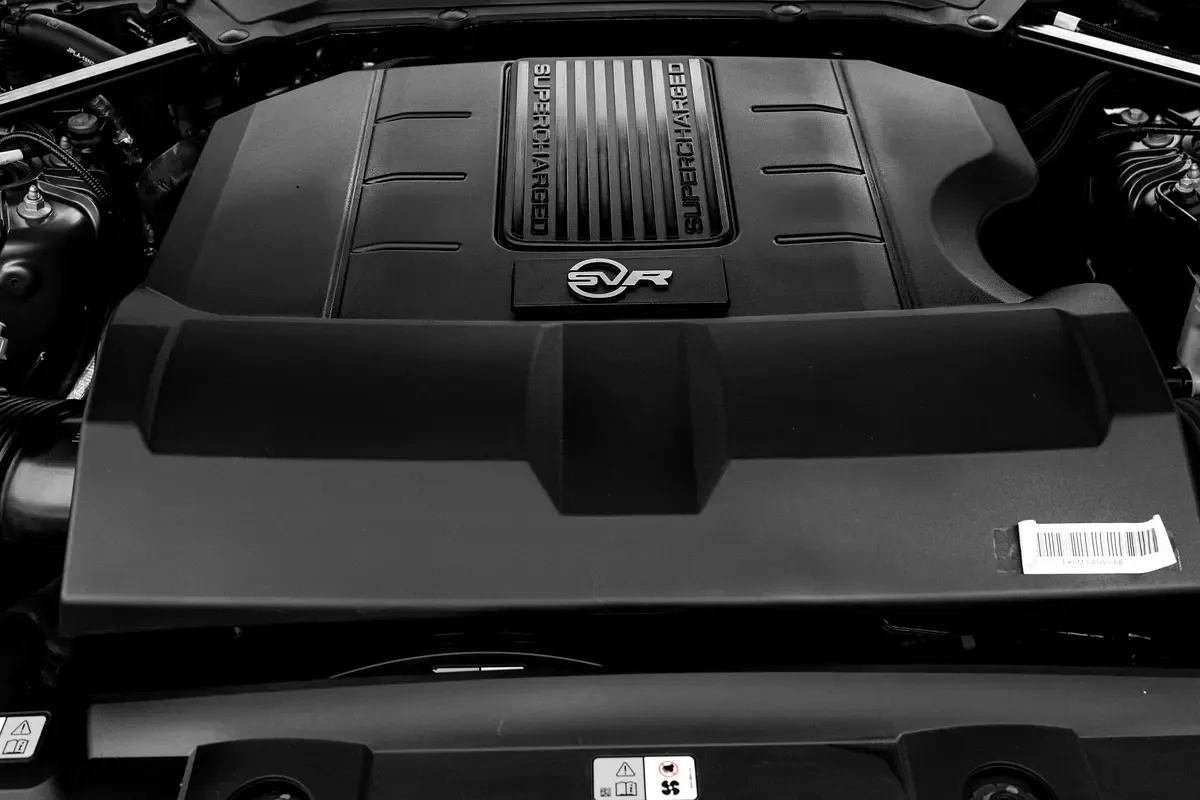 Land Rover Range Rover Sport 5.0 SVR V8 Supercharged AT AWD (575 hp) - 14
