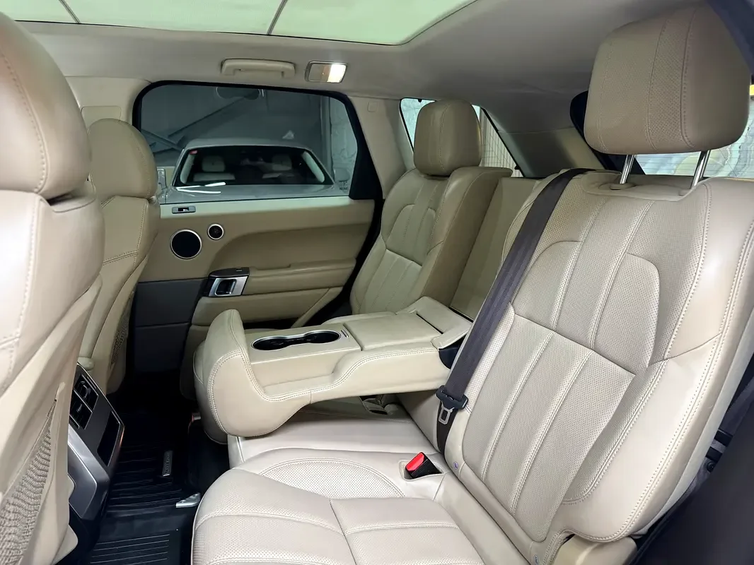 Land Rover Range Rover Sport 5.0 V8 Supercharged AT AWD (525 حصان) - 11