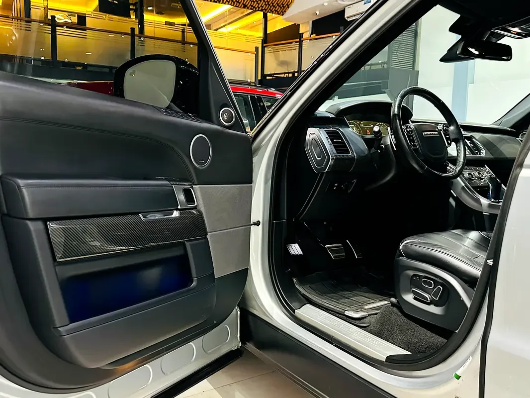 Land Rover Range Rover Sport 5.0 V8 Supercharged AT AWD (550 حصان) - 9
