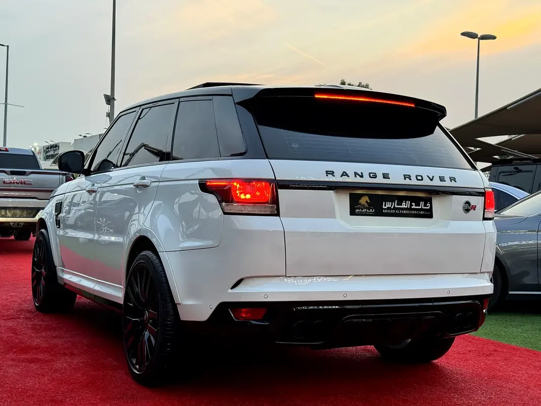 Land Rover Range Rover Sport 5.0 V8 Supercharged AT AWD (550 حصان) - 9