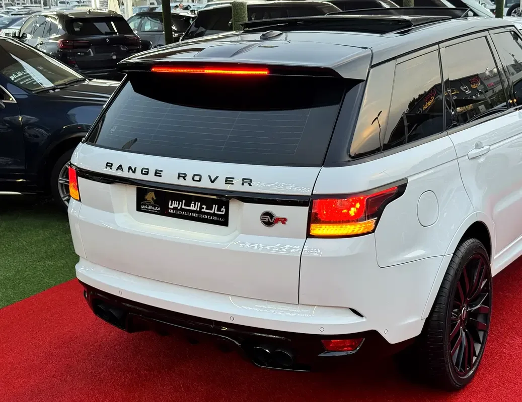 Land Rover Range Rover Sport 5.0 V8 Supercharged AT AWD (550 حصان) - 11