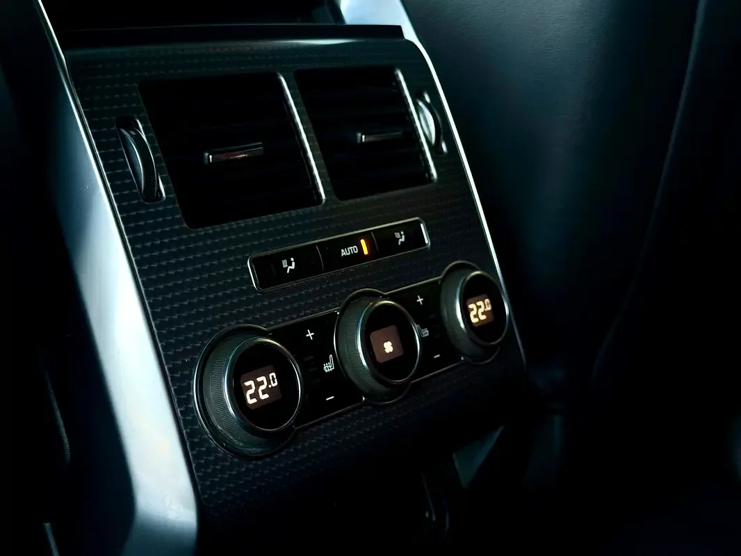 Land Rover Range Rover Sport 5.0 V8 Supercharged AT AWD (550 حصان) - 15