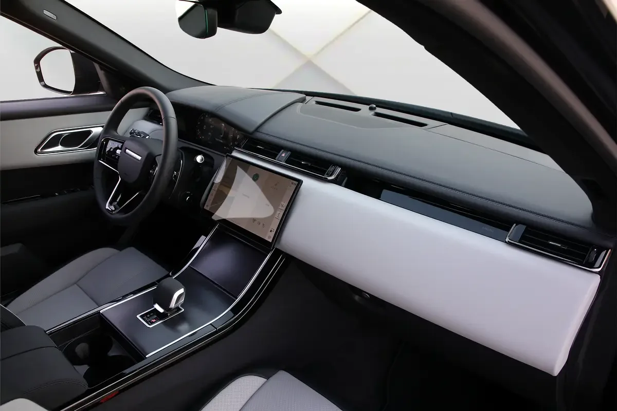 Land Rover Range Rover Velar 2.0 AT 4WD (250 حصان) - 12