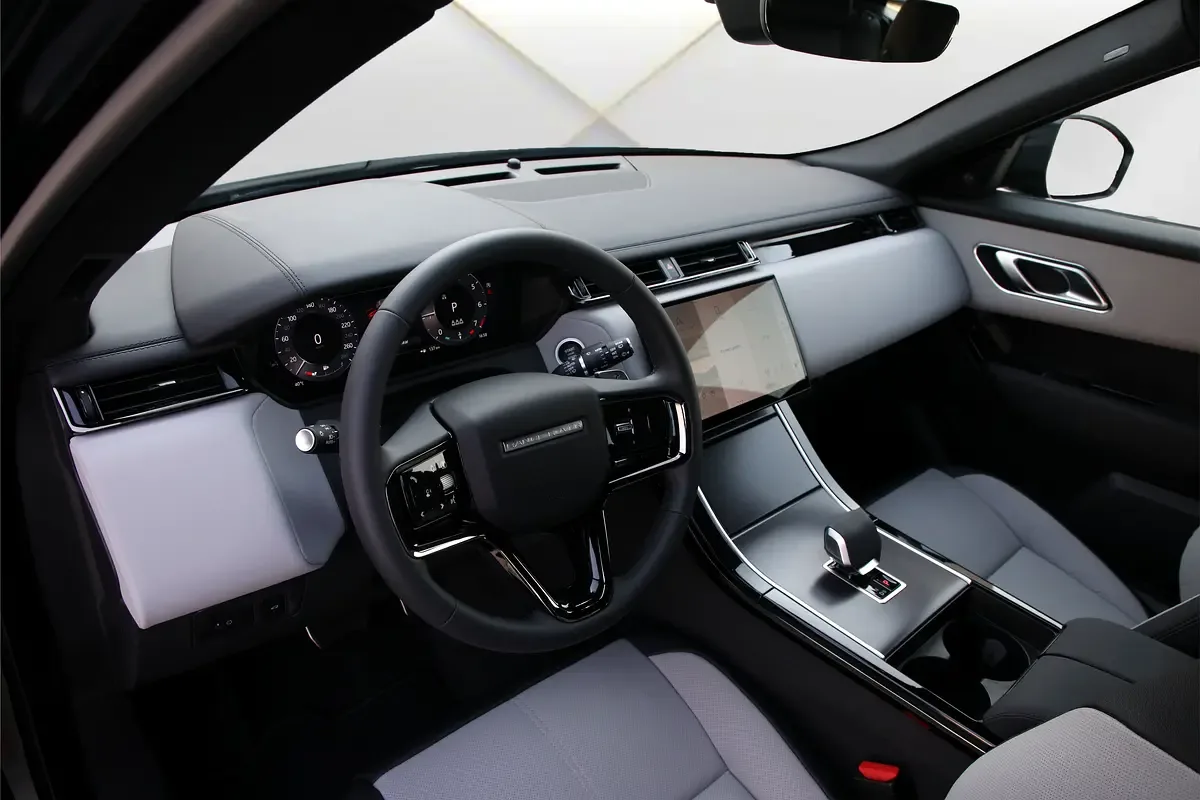 Land Rover Range Rover Velar 2.0 AT 4WD (250 حصان) - 8