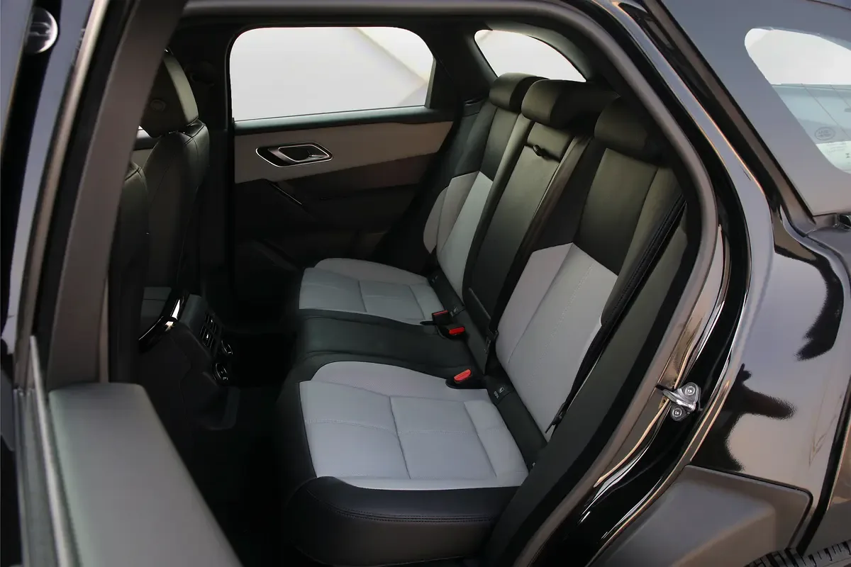 Land Rover Range Rover Velar 2.0 AT 4WD (250 حصان) - 17