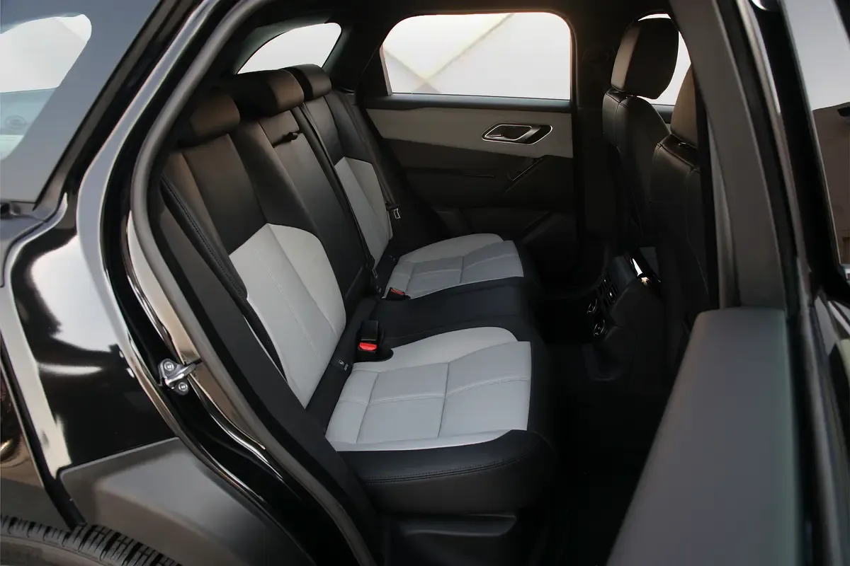 Land Rover Range Rover Velar 2.0 AT 4WD (250 حصان) - 19