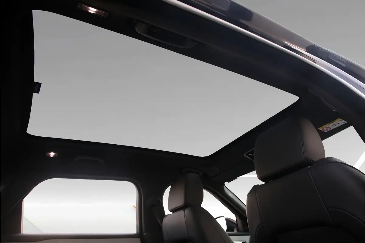 Land Rover Range Rover Velar 2.0 AT 4WD (250 حصان) - 18