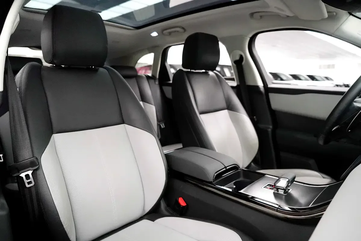 Land Rover Range Rover Velar 2.0 AT 4WD (250 hp) - 13