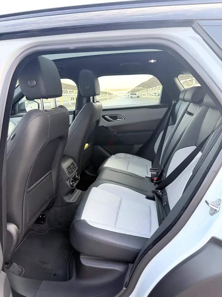 Land Rover Range Rover Velar 2.0 AT 4WD (250 حصان) - 13