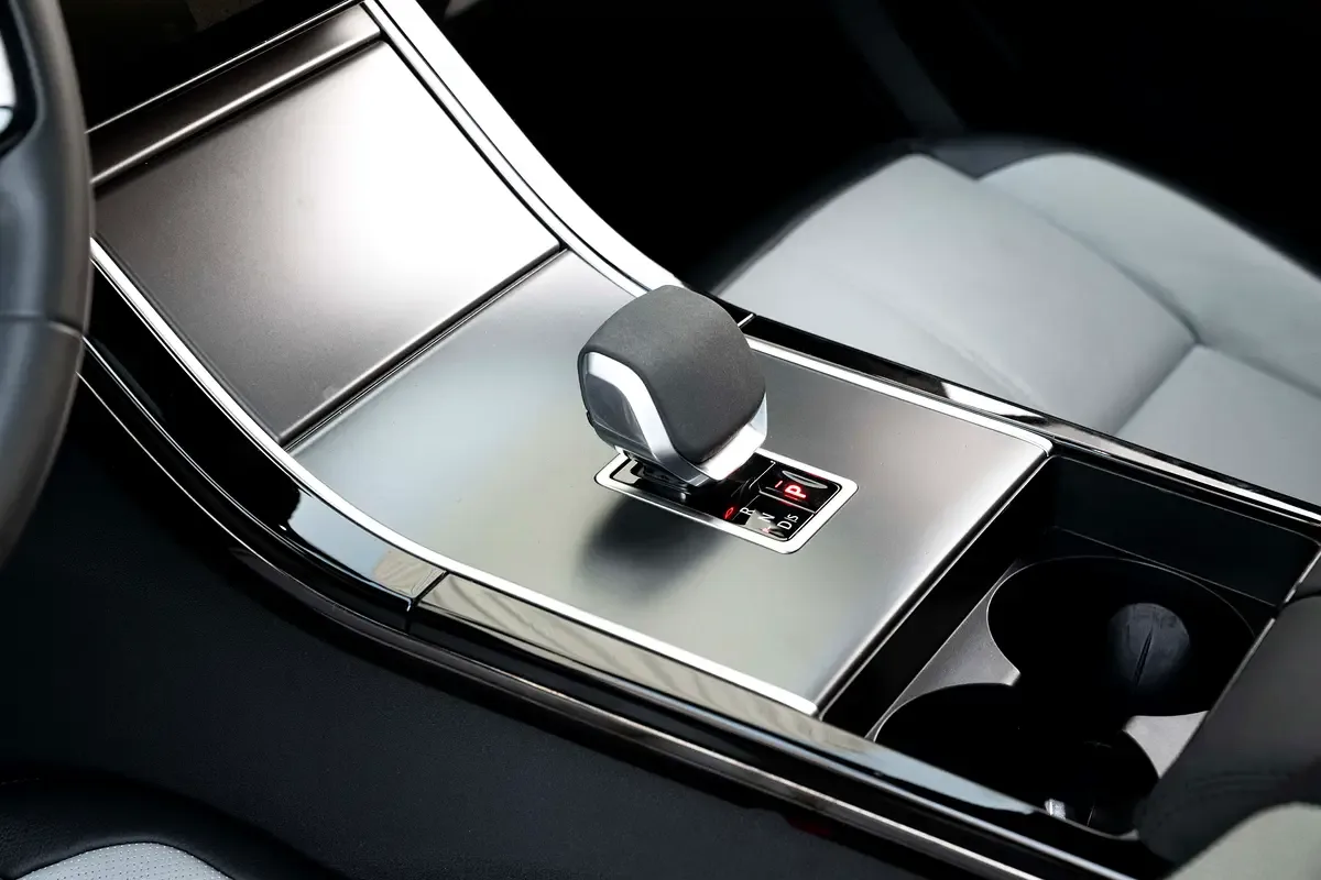Land Rover Range Rover Velar 2.0 AT 4WD (250 hp) - 10