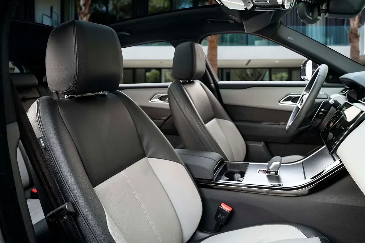 Land Rover Range Rover Velar 2.0 AT 4WD (250 hp) - 11