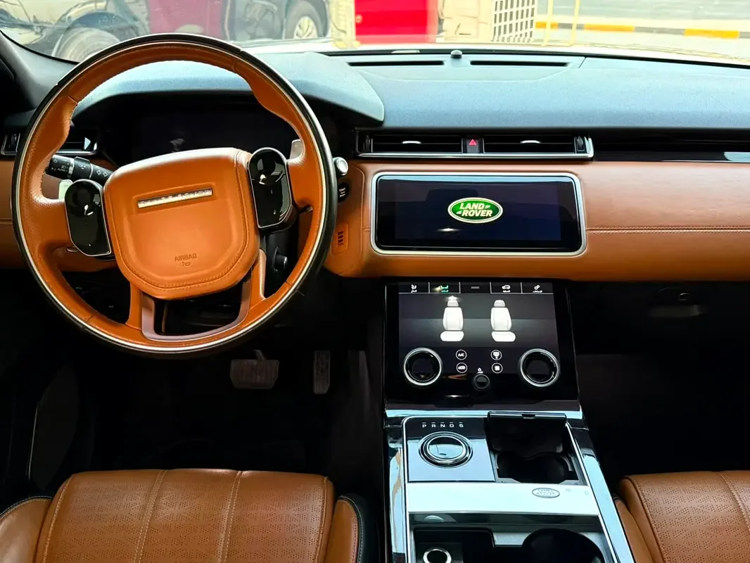 Land Rover Range Rover Velar 2.0 AT AWD (249 حصان) - 4