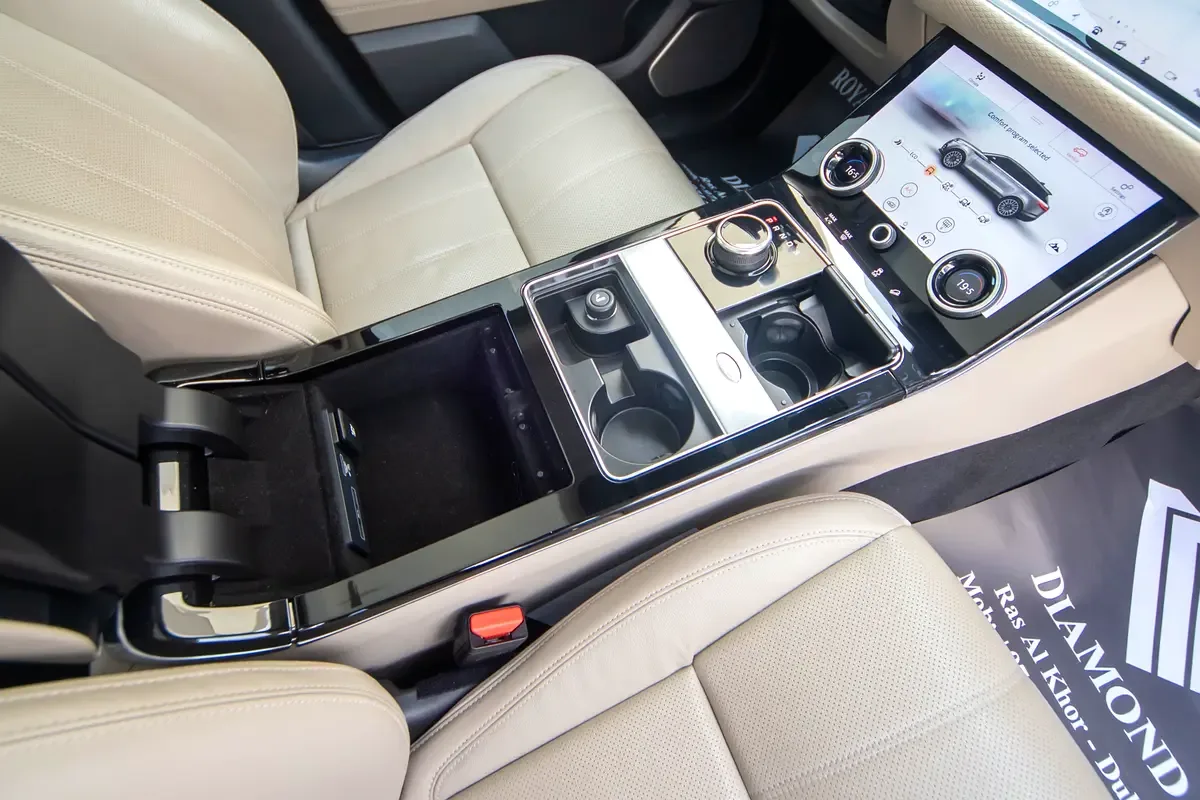Land Rover Range Rover Velar 2.0 AT AWD (249 حصان) - 17