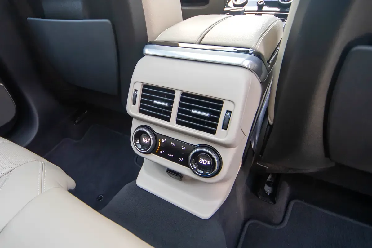 Land Rover Range Rover Velar 2.0 AT AWD (249 حصان) - 18