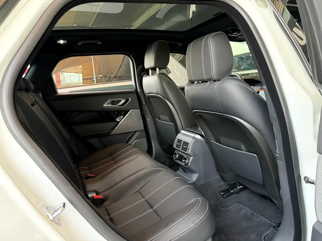 Land Rover Range Rover Velar 2.0 AT AWD (249 حصان) - 17