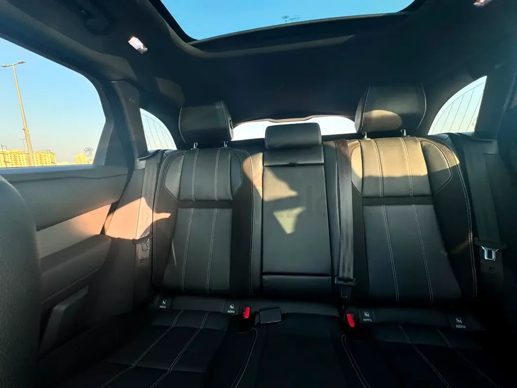 Land Rover Range Rover Velar 2.0 AT AWD (249 حصان) - 7