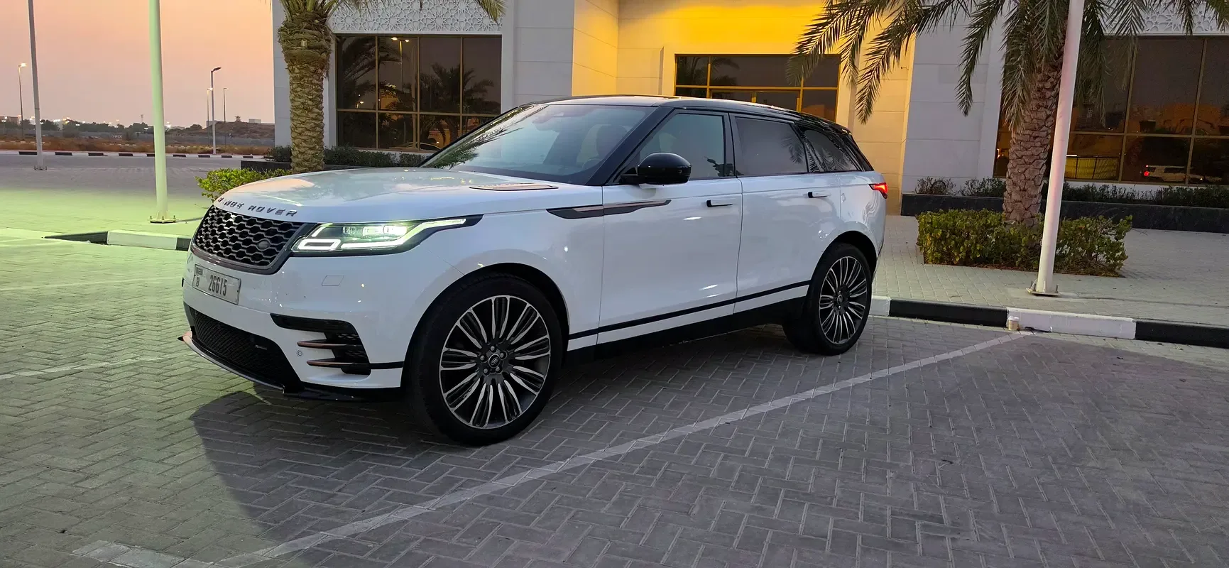 Land Rover Range Rover Velar 2.0 AT AWD (300 hp)