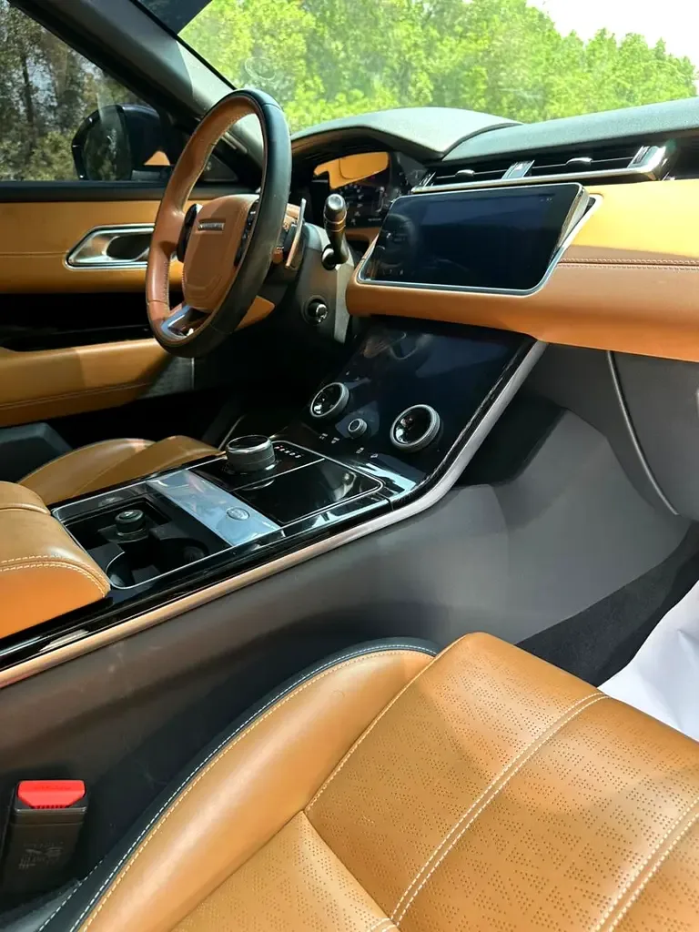 Land Rover Range Rover Velar 2.0 AT AWD (300 hp) - 10