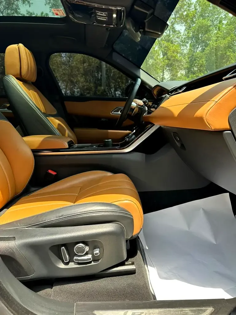 Land Rover Range Rover Velar 2.0 AT AWD (300 hp) - 17